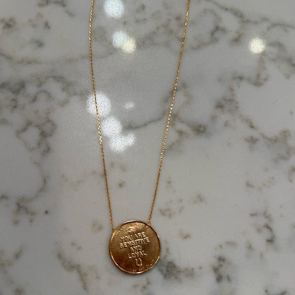 🍀Anthropologie - Gold Pisces Zodiac Coin Pendant Necklace - Picture 7 of 7